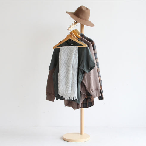 【お気に入りをショップのように】
まるでセレクトショップのディスプレイのように、お気に入りの洋服や小物を飾りながら収納すれば、毎日のコーディネート選びがもっと楽しくなるはずです。